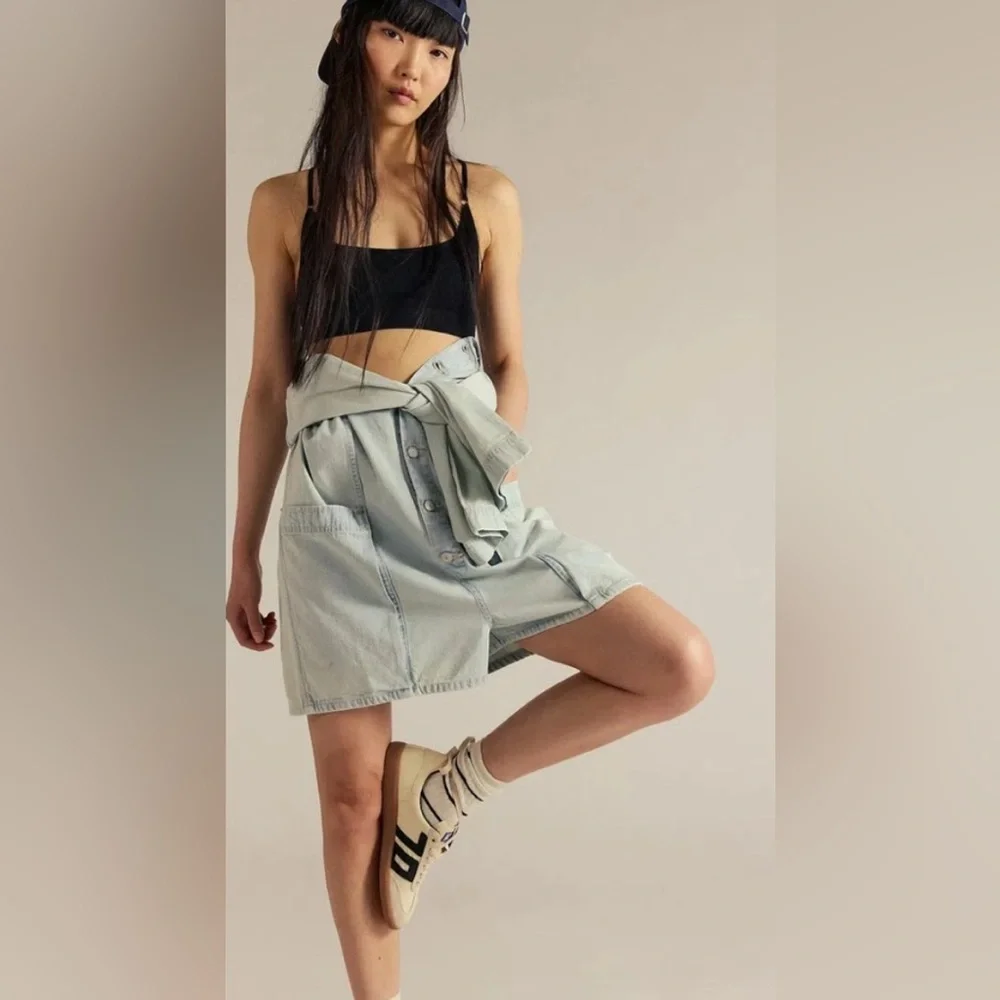 Free People We The Free Maggie Denim Shortalls. NWT. Light beam blue - Picture 4 of 4